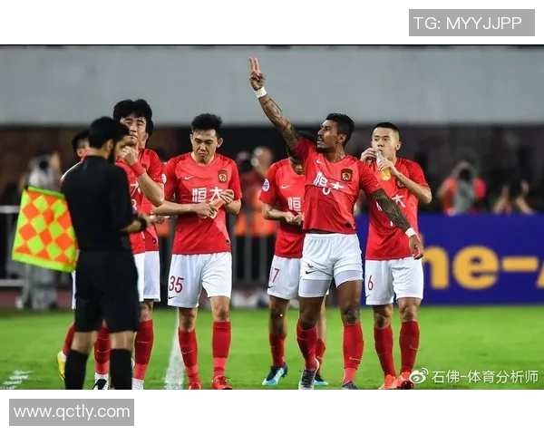 广州足球队近期状态分析与表现评估及未来发展趋势探讨 广州足球队近期状态分析与表现评估及未来发展趋势探讨